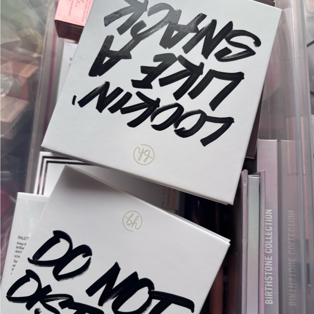 Mystery 10-Piece Women’s Makeup Bundle - - Picture 4 of 5